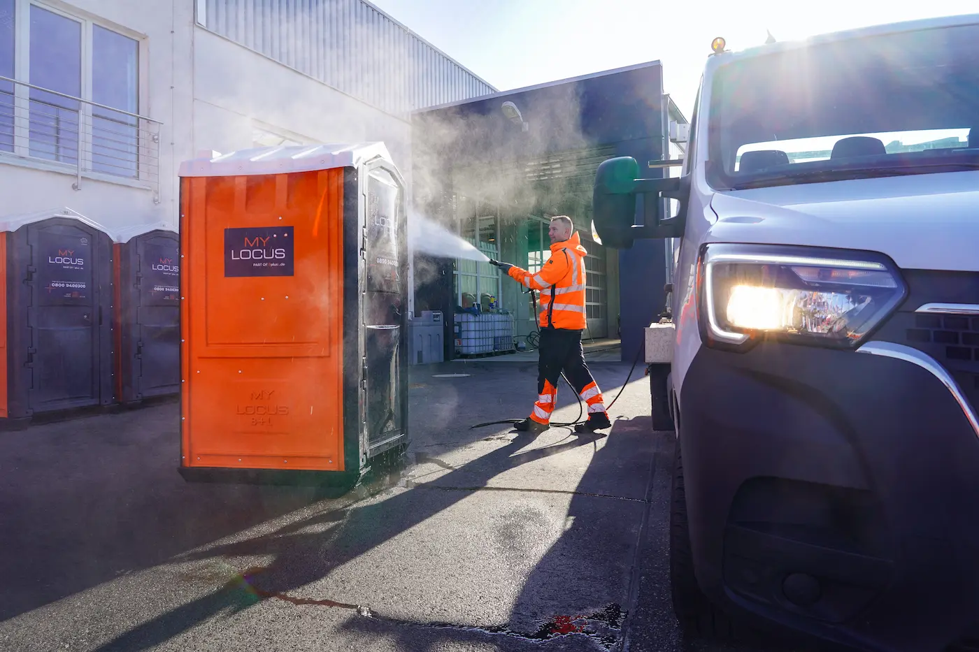 sanitärlösungen-für-events-reinigung-dixi-toiletten